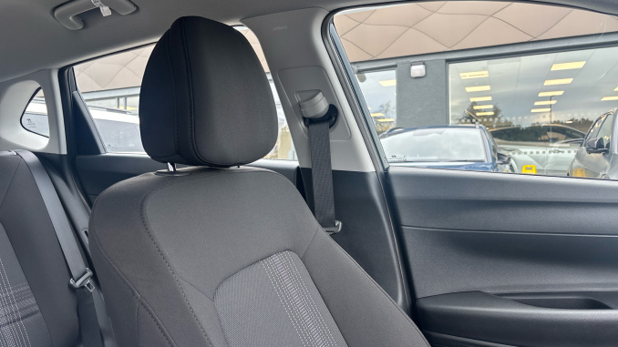 Hyundai i20 1.0T GDi 90 Element 5dr Petrol Hatchback - Image 31